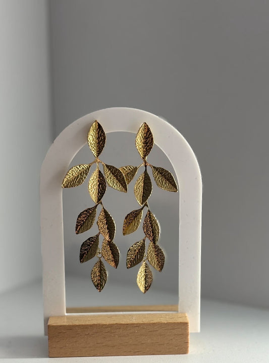 AMBRE- Boucles d’oreilles pendantes feuillage dorées