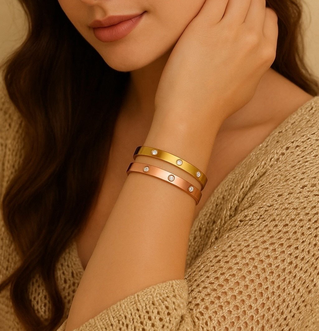 NAYA-Bracelet jonc strass en acier inoxydable en 2 coloris