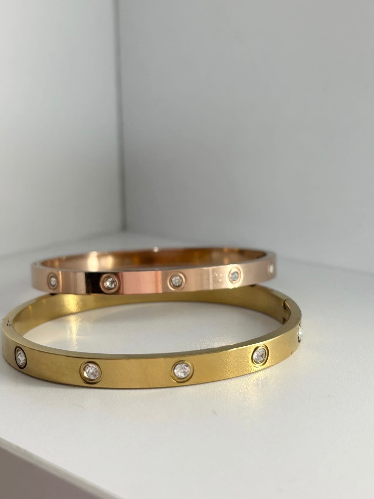 NAYA-Bracelet jonc strass en acier inoxydable en 2 coloris